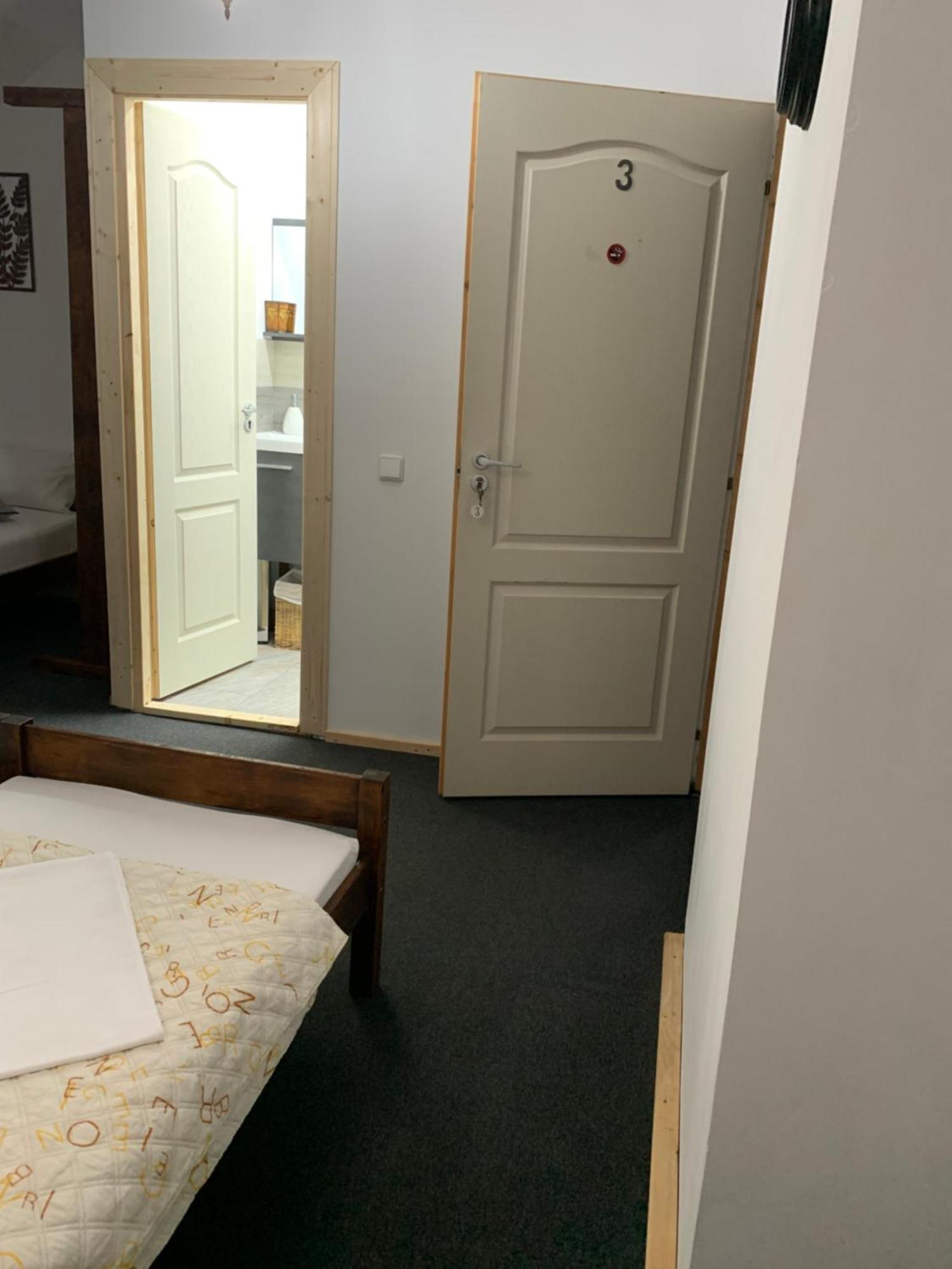 Hotel Casa Trandafirilor Tulcea Esterno foto